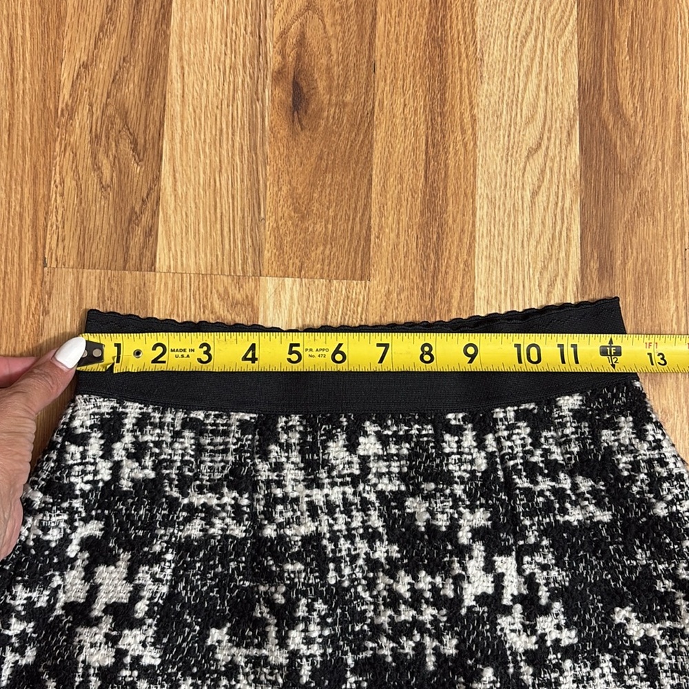 Dolce & Gabbana Black & White A-Line Tweed Short Skirt Size 38/US size2. - Picture 6 of 16